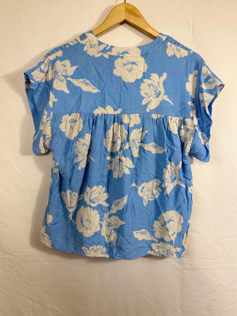 THML by Anthropology Babydoll Blue and White Floral Pleated Top - Picture 4 of 5